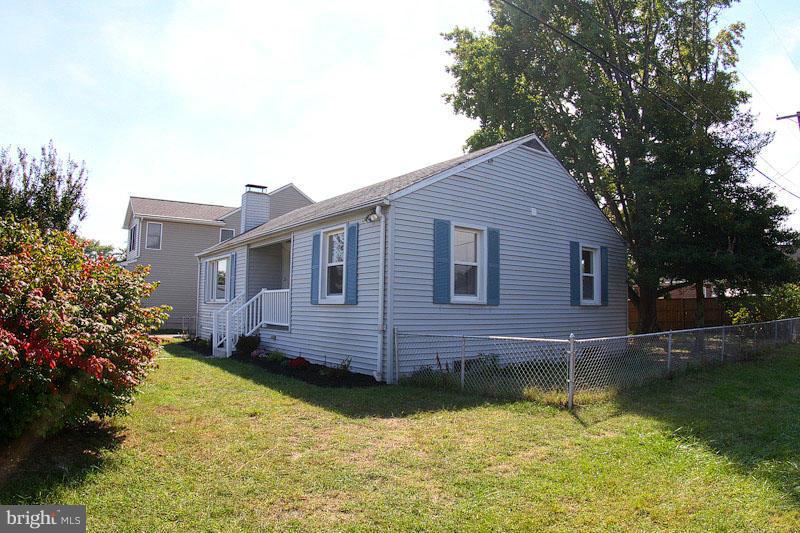 8472 Bedford Road Pasadena, MD 21122 - Photo 4 of 11 Exterior (Front)