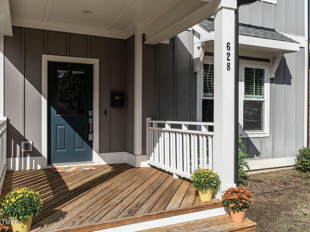 628 Coleman Street Raleigh, NC 27610 - Photo 3 of 38 003-1280x960-front-porch