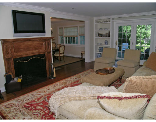 115 Arnold Road Newton, MA 02459 - Photo 4 of 15