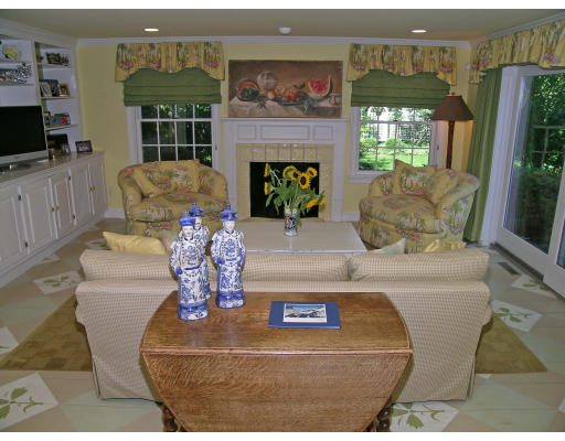 115 Arnold Road Newton, MA 02459 - Photo 7 of 15