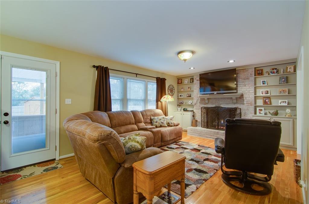 3909 Sandlewood Road High Point, NC 27265 - Photo 13 of 30 Gallery Image 13