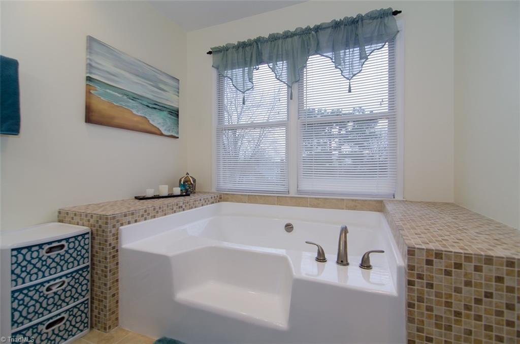 3909 Sandlewood Road High Point, NC 27265 - Photo 17 of 30 Gallery Image 17