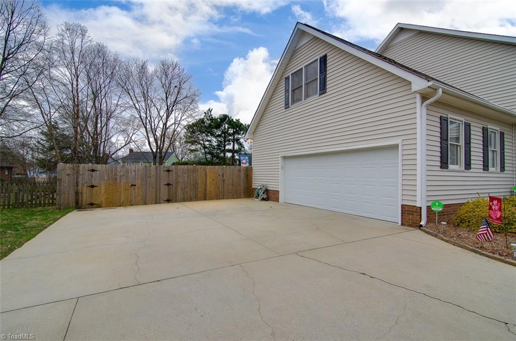 3909 Sandlewood Road High Point, NC 27265 - Photo 23 of 30 Gallery Image 23