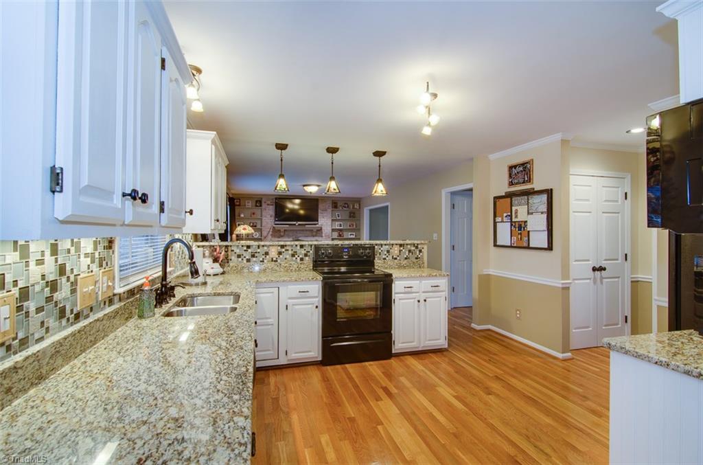 3909 Sandlewood Road High Point, NC 27265 - Photo 8 of 30 Gallery Image 8