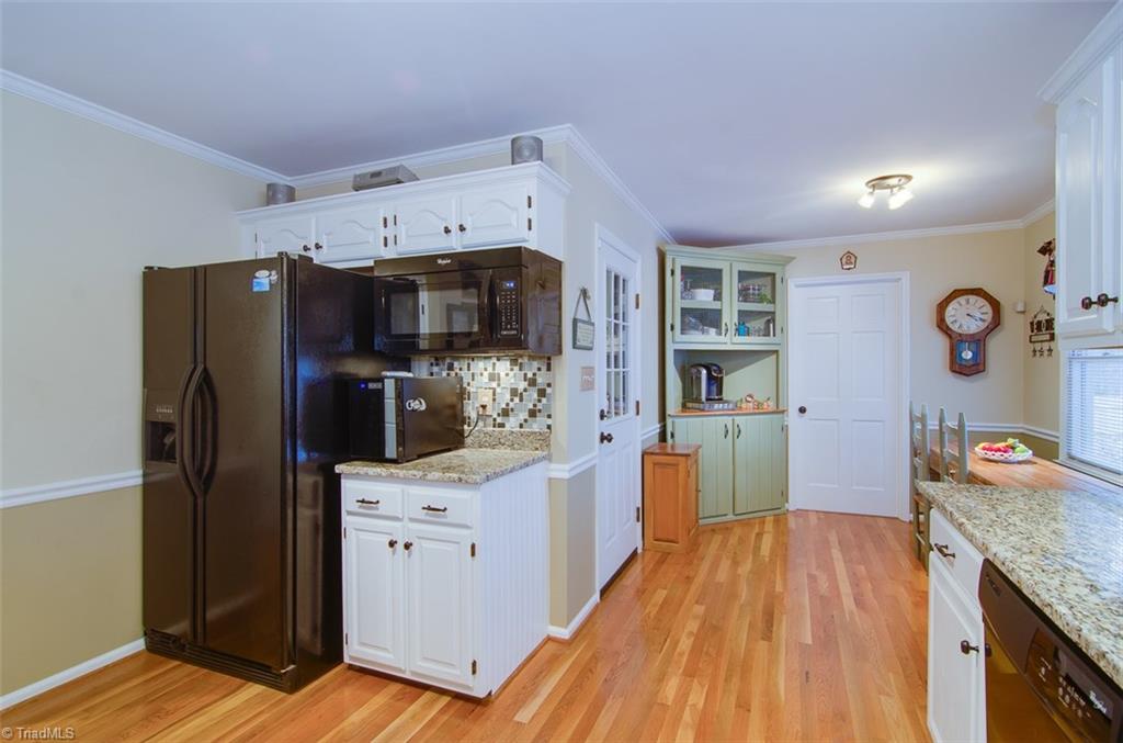 3909 Sandlewood Road High Point, NC 27265 - Photo 9 of 30 Gallery Image 9