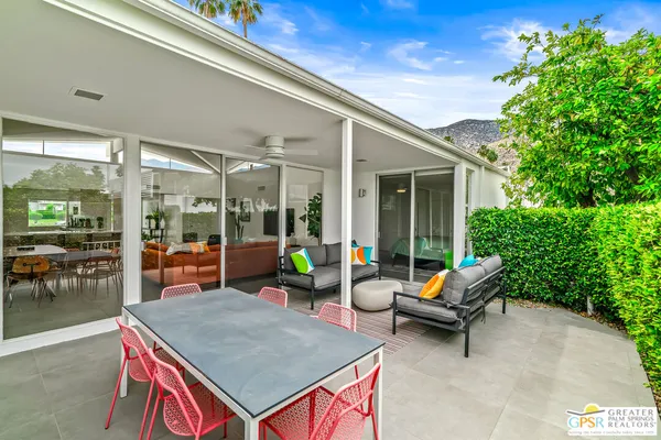 $950,000 | 344 East Avenida Granada, Palm Springs, CA 92264