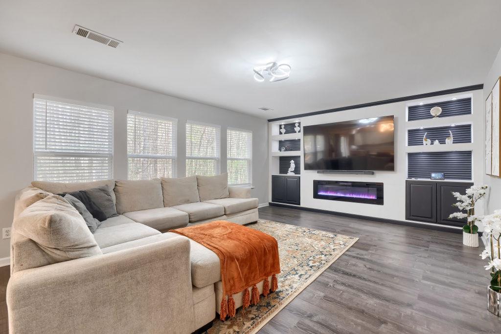 7583 Waverly Loop Fairburn, GA 30213 - Photo 3 of 37