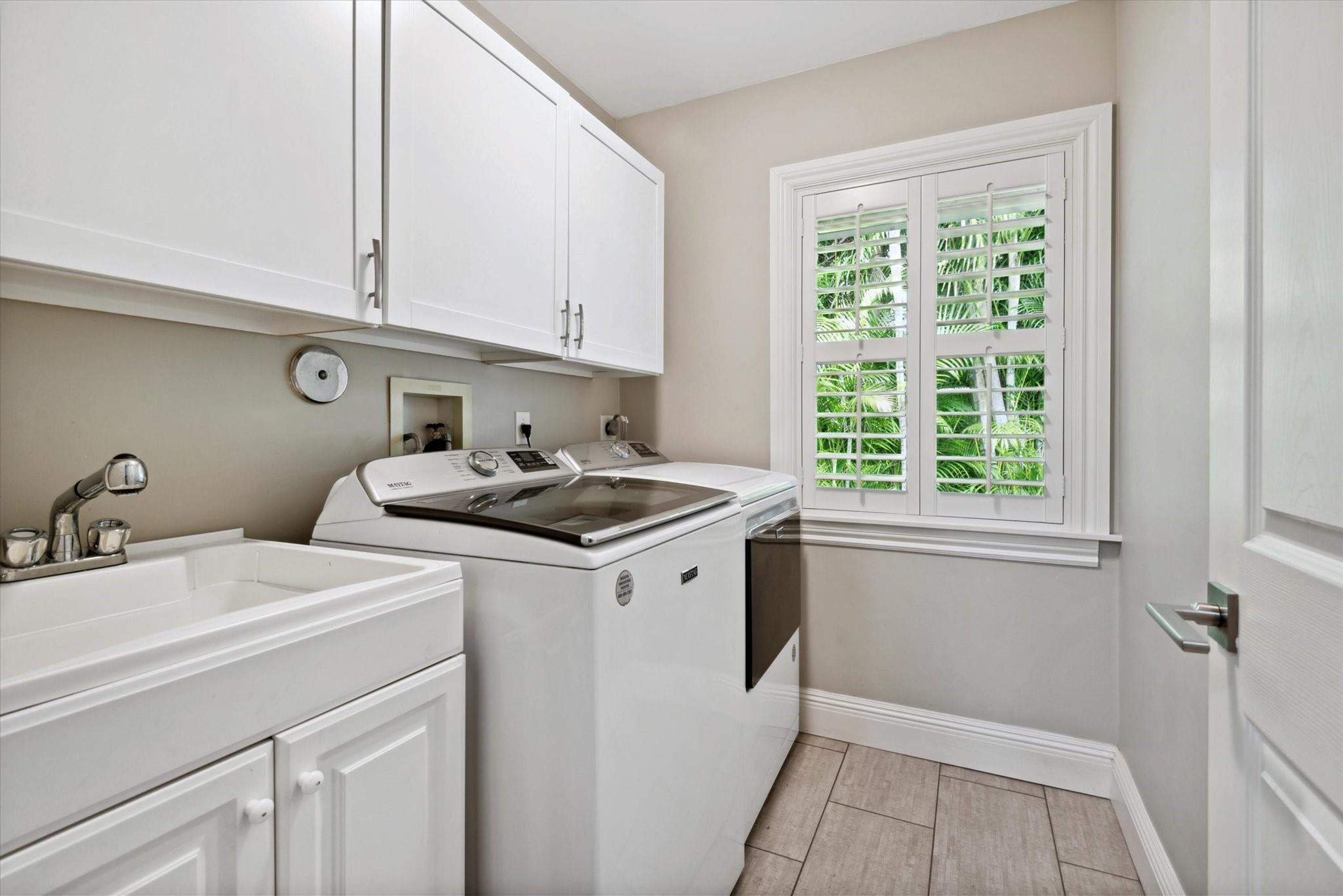 1055 Parkside Circle North Boca Raton, FL 33486 - Photo 18 of 24 a utility room with sink dryer and washer