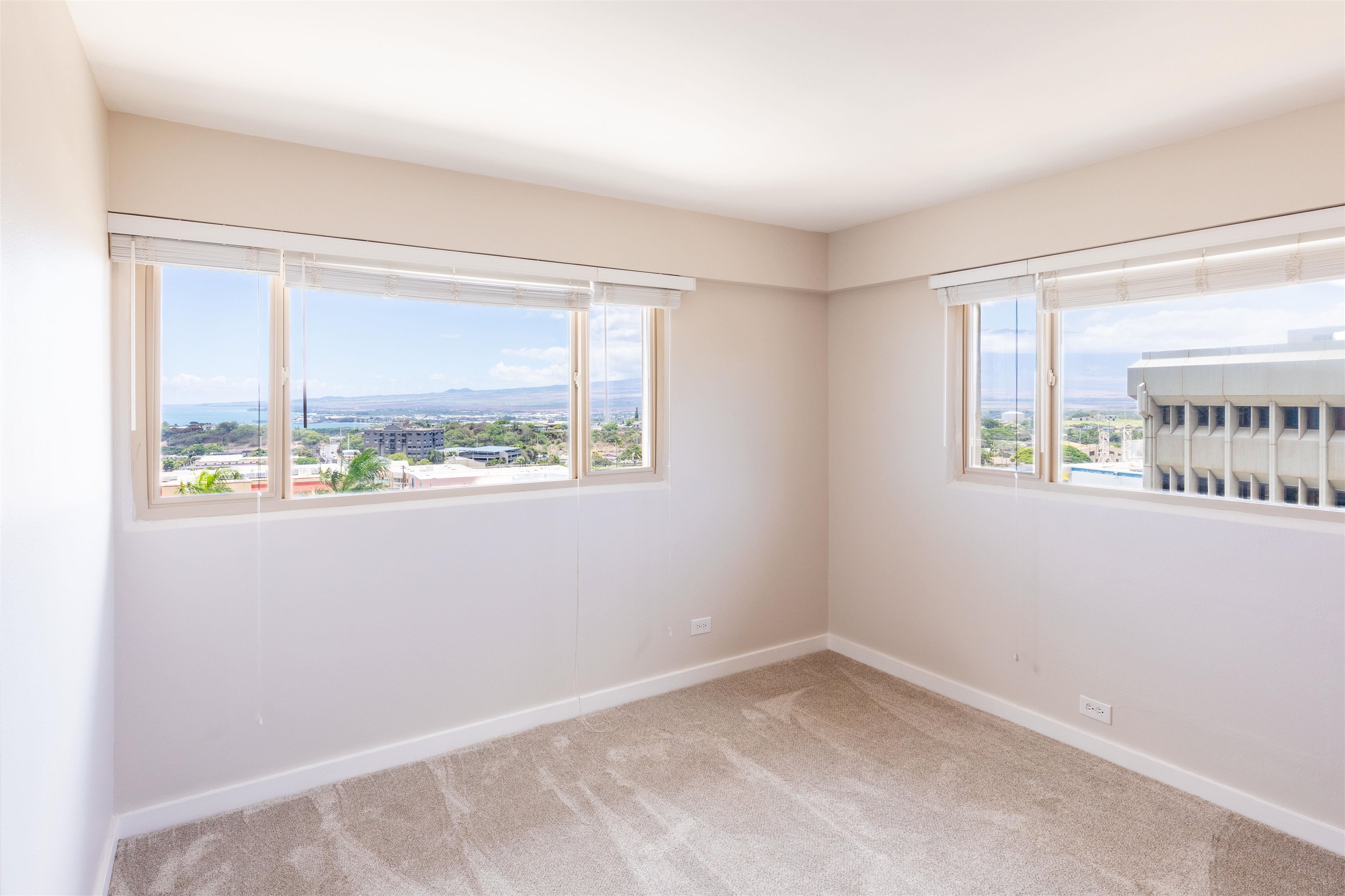2158 Main Street, Unit 707 Wailuku, HI 96793 - Photo 12 of 27 an empty room with window