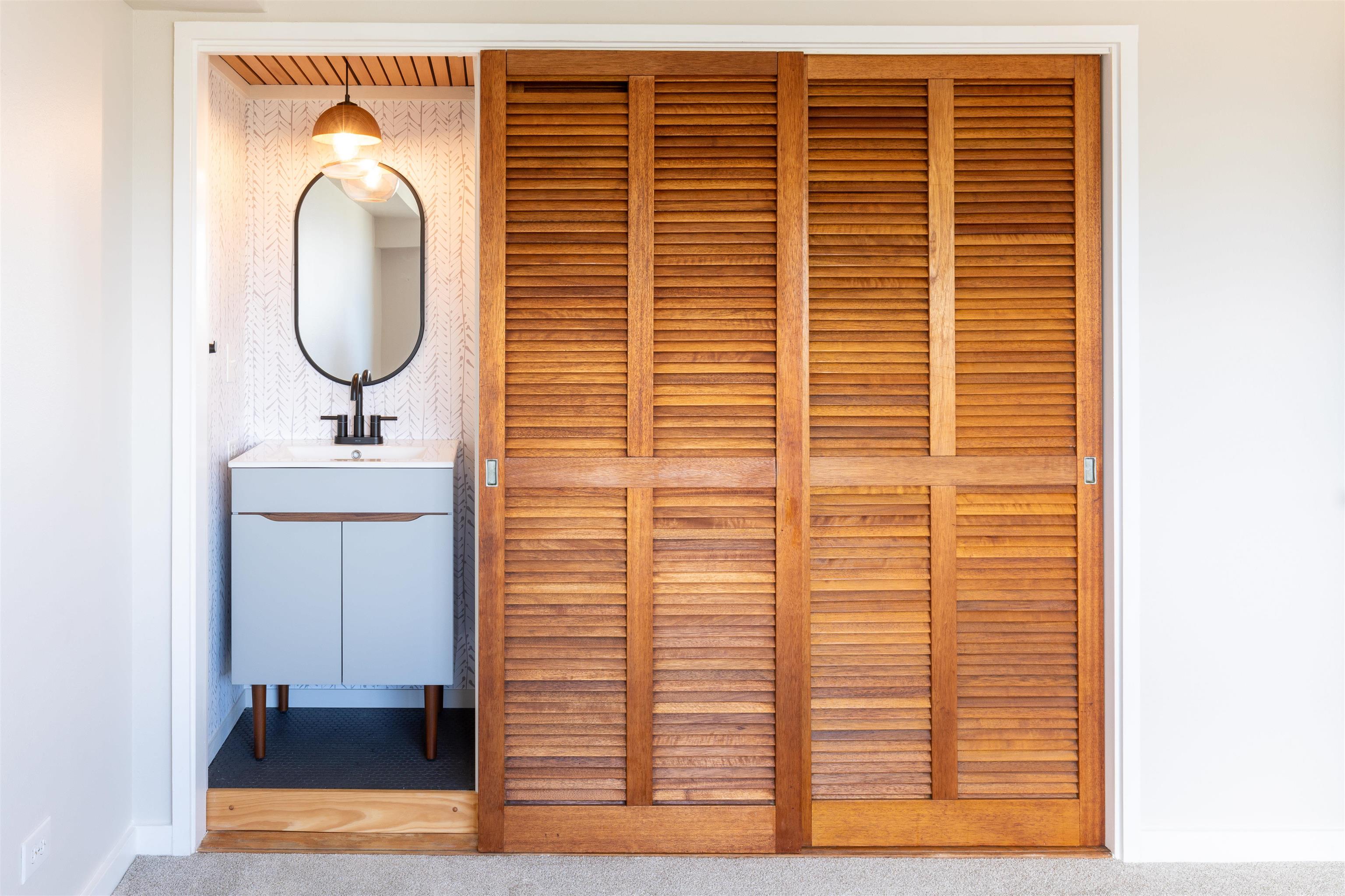 2158 Main Street, Unit 707 Wailuku, HI 96793 - Photo 16 of 27 a bathroom with a sink and a mirror
