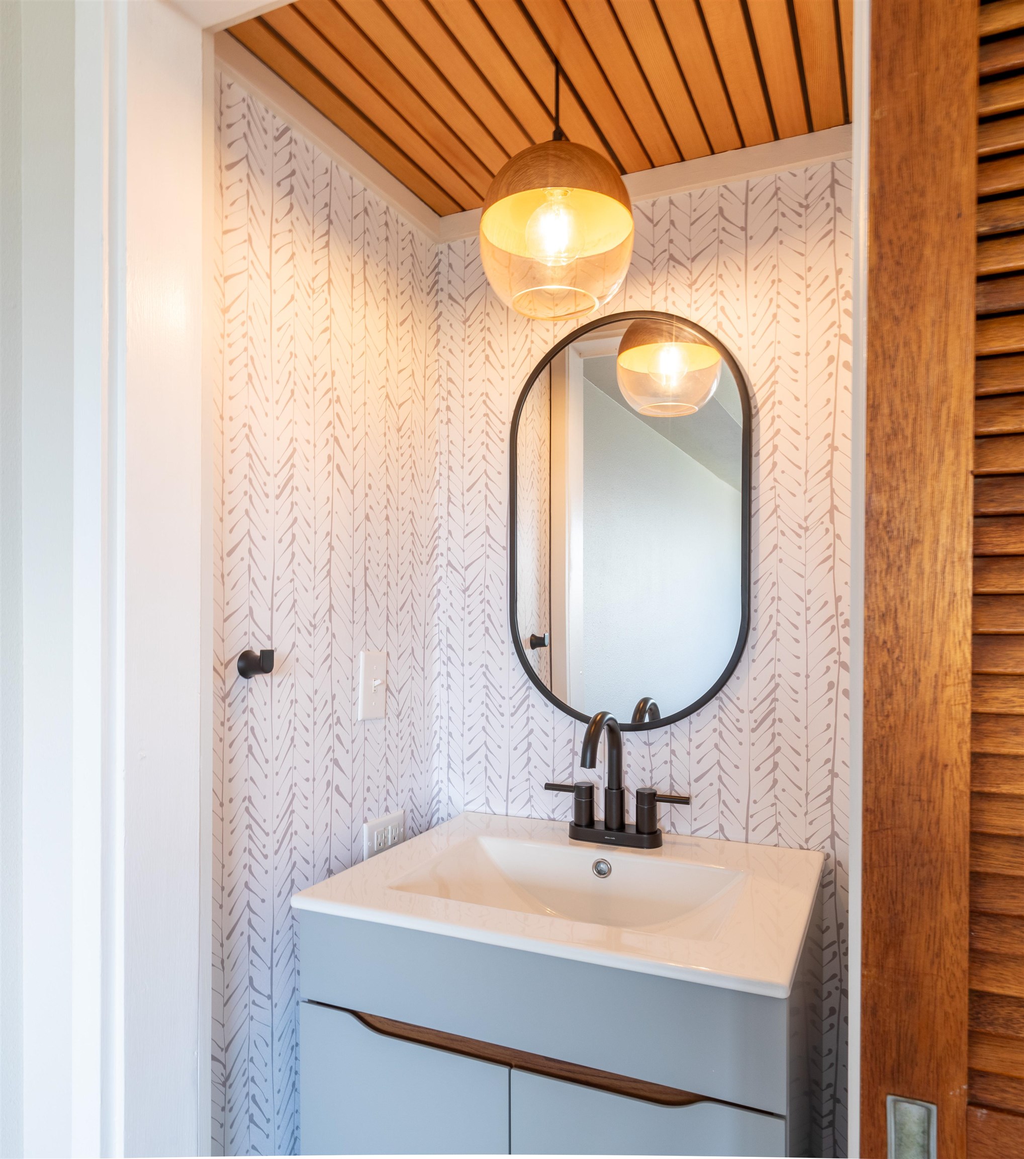 2158 Main Street, Unit 707 Wailuku, HI 96793 - Photo 17 of 27 a bathroom with a sink and a mirror