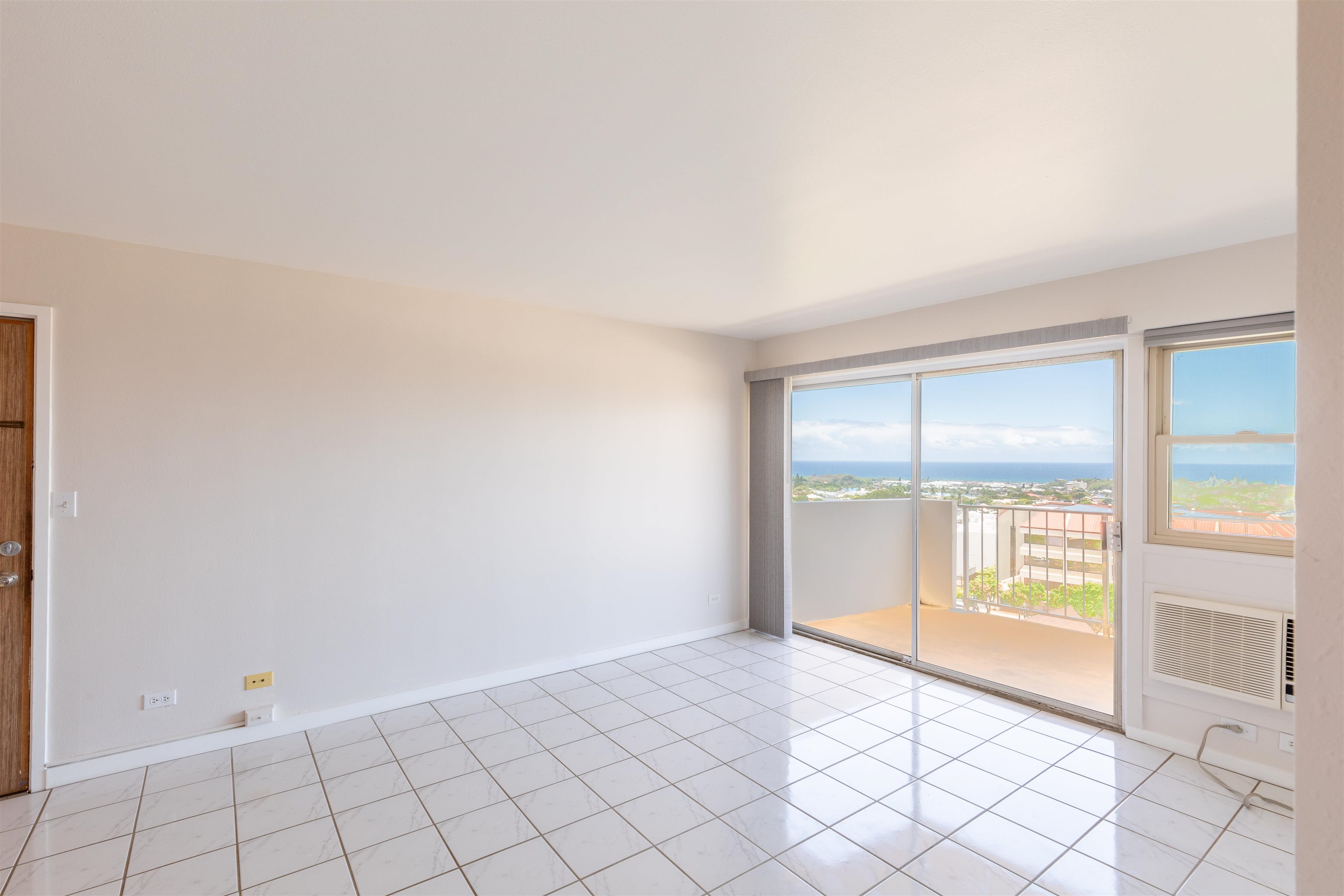 2158 Main Street, Unit 707 Wailuku, HI 96793 - Photo 23 of 27 a view of an empty room and window