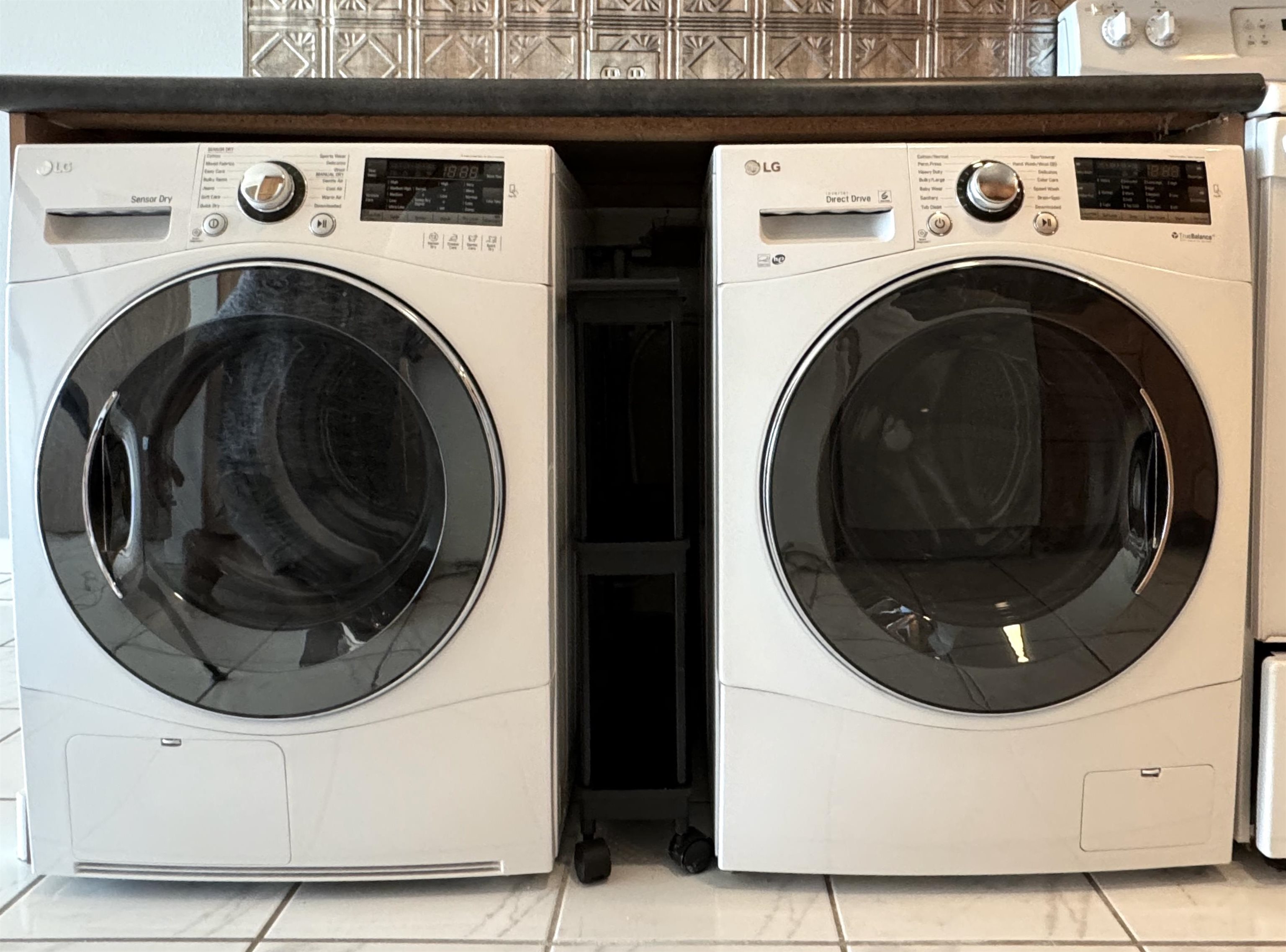 2158 Main Street, Unit 707 Wailuku, HI 96793 - Photo 10 of 27 a utility room with dryer and washer