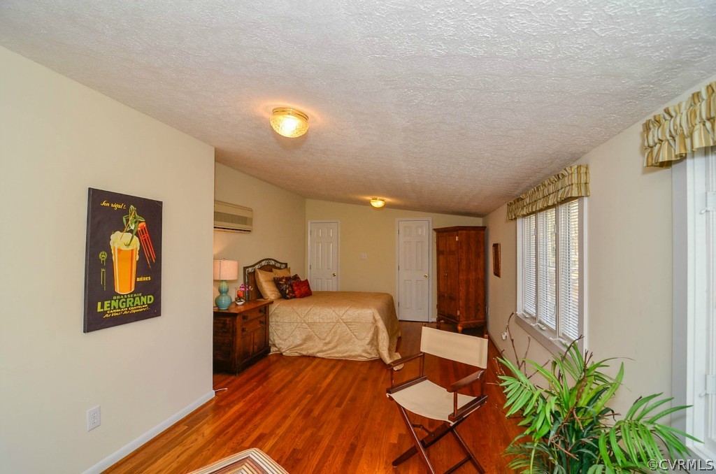 13200 Queensgate Road Midlothian, VA 23114 - Photo 13 of 24 a bedroom with furniture and a potted plant
