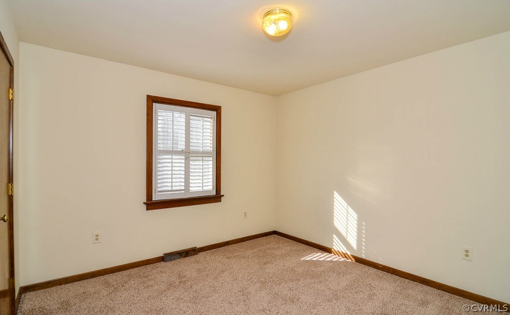 13200 Queensgate Road Midlothian, VA 23114 - Photo 18 of 24 an empty room with windows