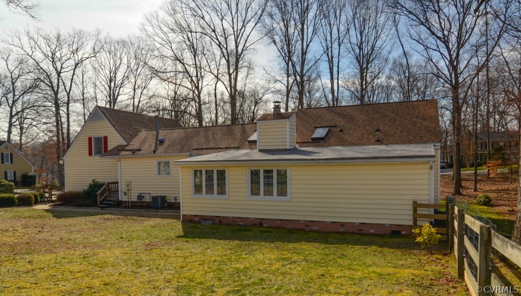 13200 Queensgate Road Midlothian, VA 23114 - Photo 23 of 24 a view of a house with a yard
