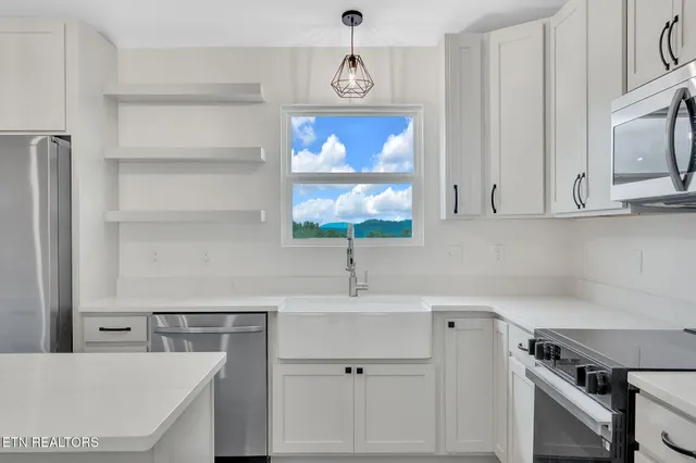 $384,900 | 143 Middle Glen Road, Maynardville, TN 37807