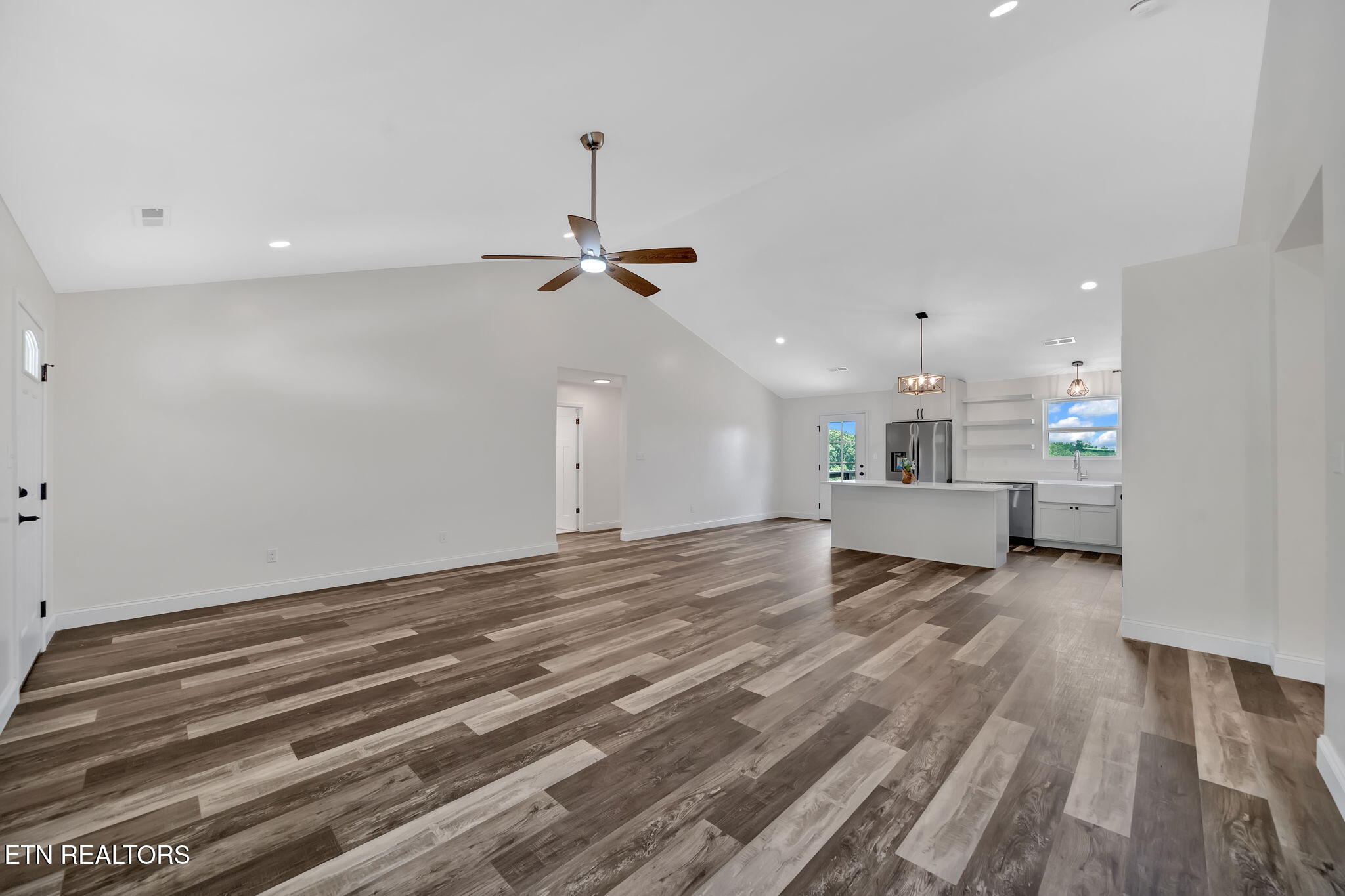 143 Middle Glen Road Maynardville, TN 37807 - Photo 14 of 47 Living 1