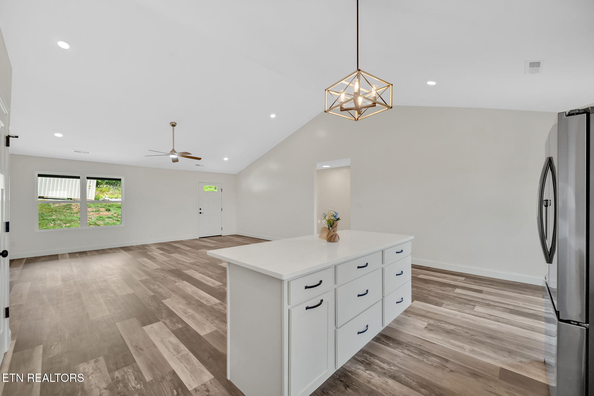 143 Middle Glen Road Maynardville, TN 37807 - Photo 15 of 47 Living 2