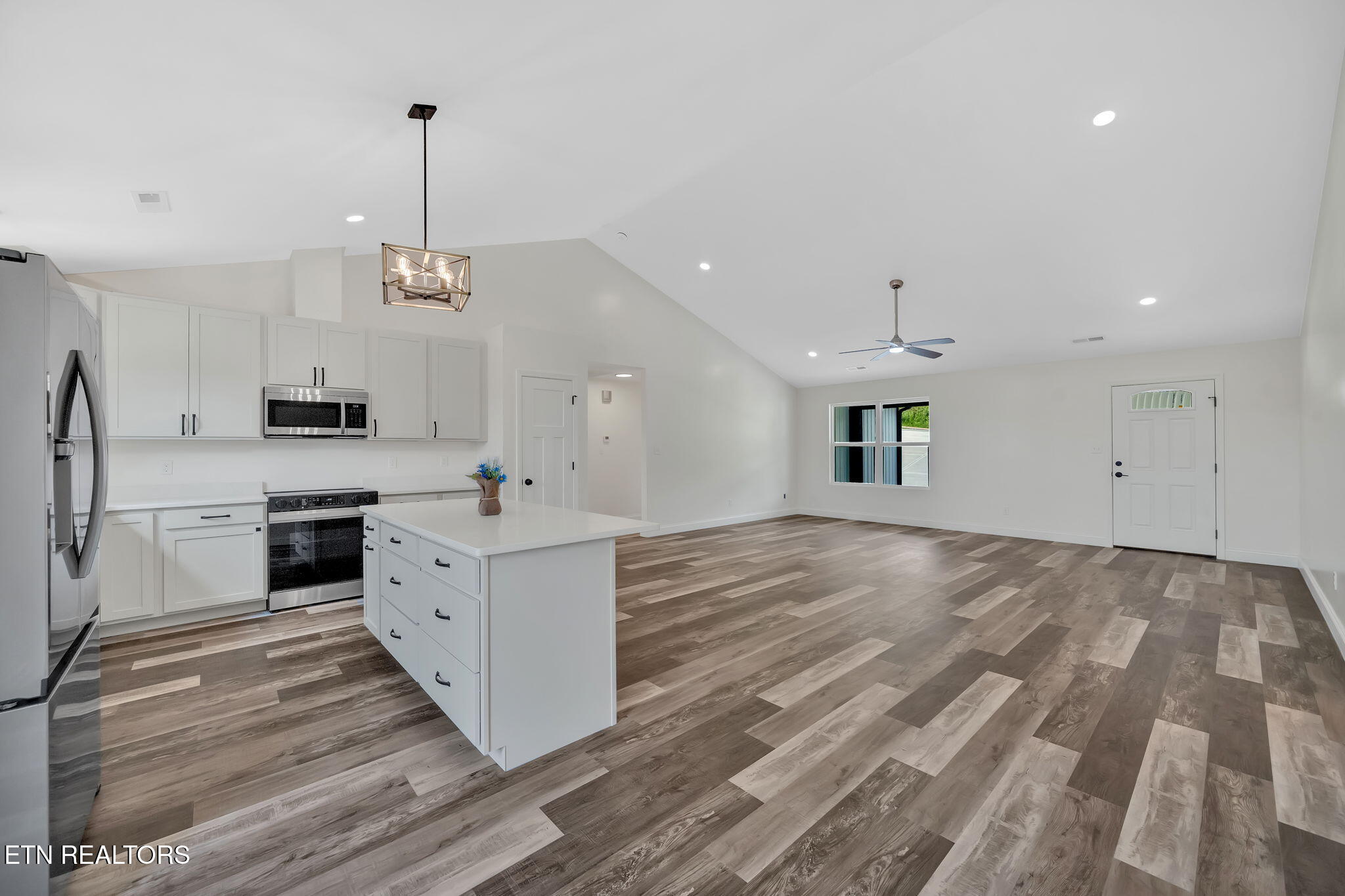 143 Middle Glen Road Maynardville, TN 37807 - Photo 16 of 47 Living 3