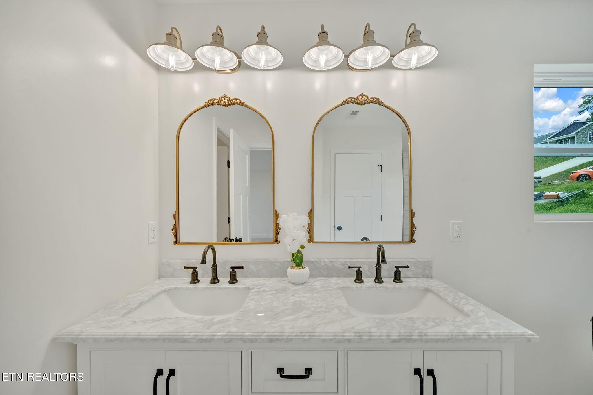 143 Middle Glen Road Maynardville, TN 37807 - Photo 25 of 47 Master Bath 3