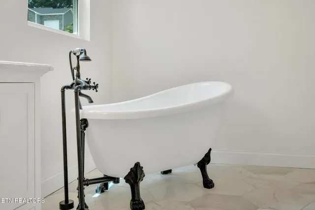 $384,900 | 143 Middle Glen Road, Maynardville, TN 37807