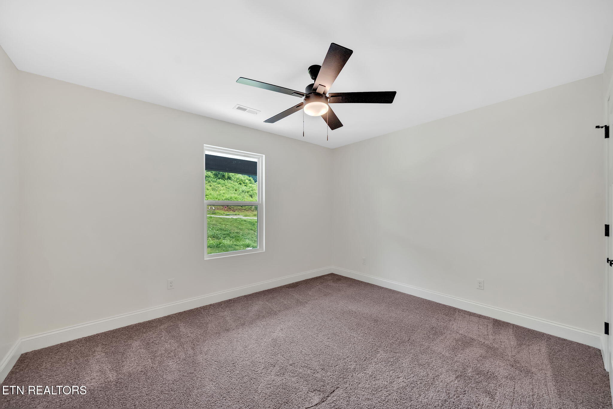 143 Middle Glen Road Maynardville, TN 37807 - Photo 31 of 47 2nd Bedroom 2