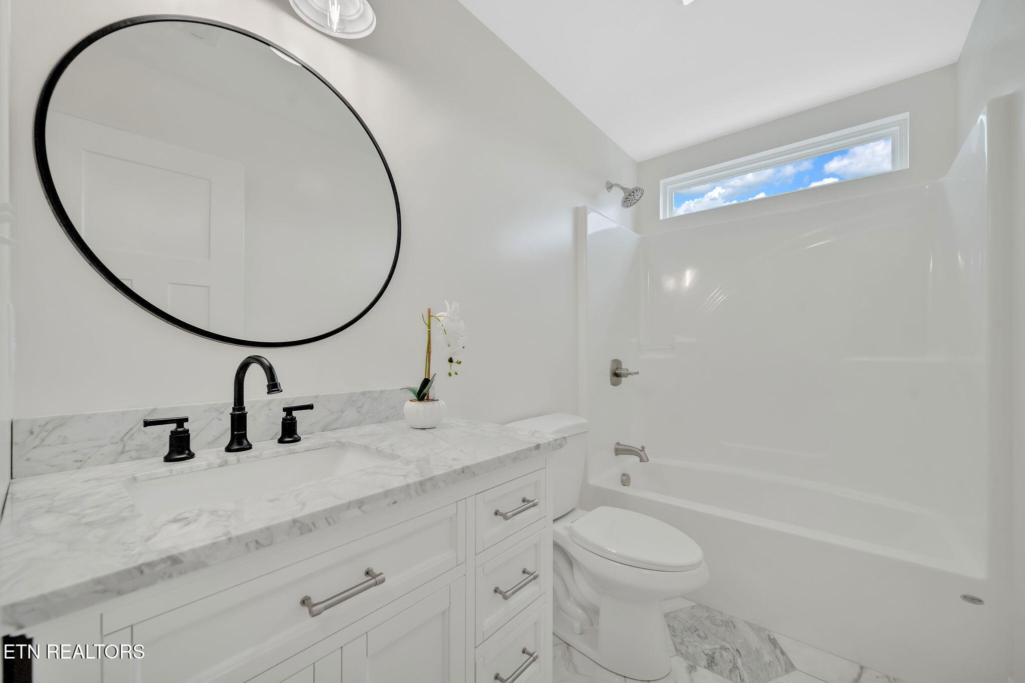 143 Middle Glen Road Maynardville, TN 37807 - Photo 34 of 47 Guest Bathroom