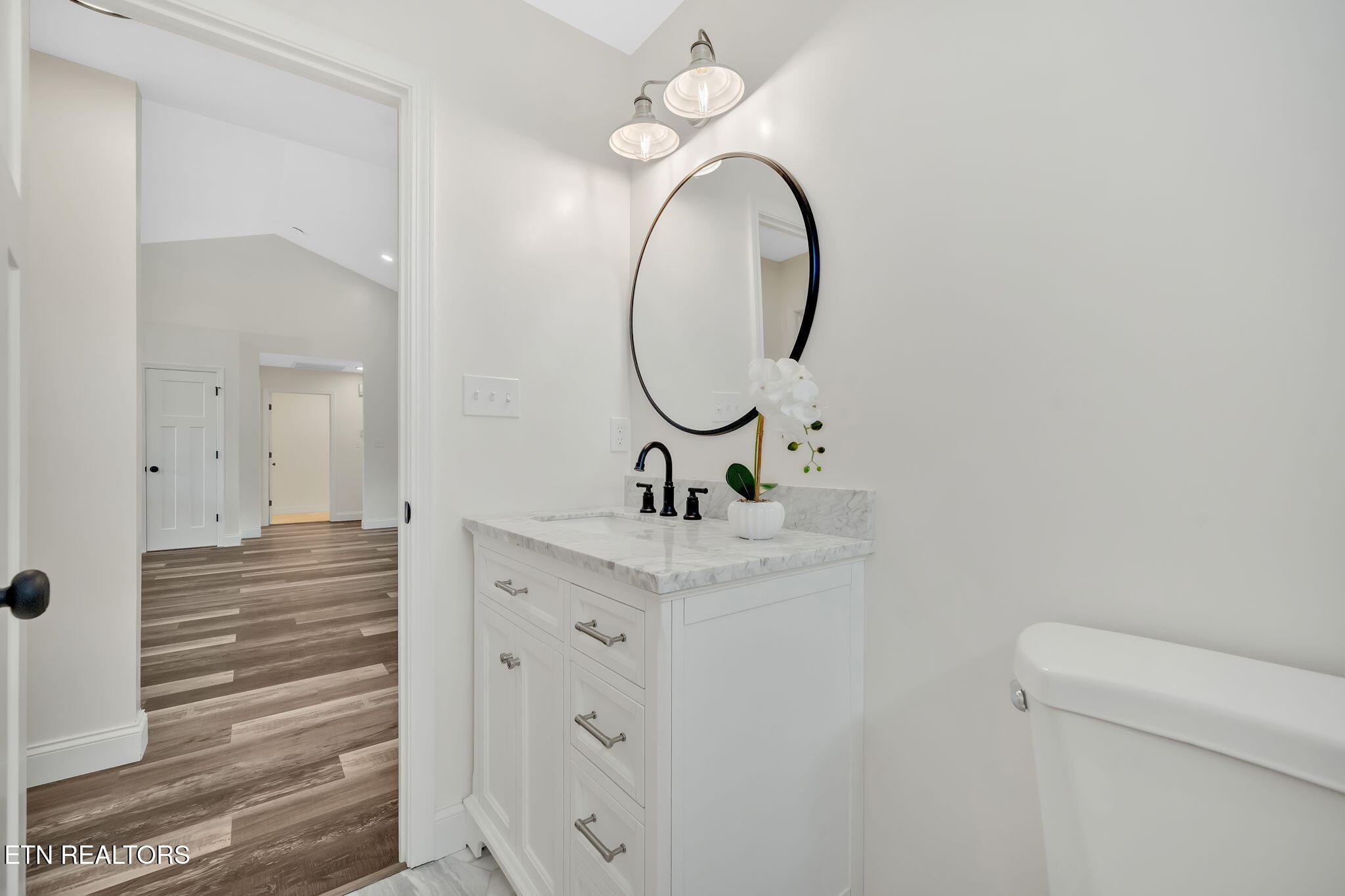 143 Middle Glen Road Maynardville, TN 37807 - Photo 35 of 47 Guest Bathroom 2