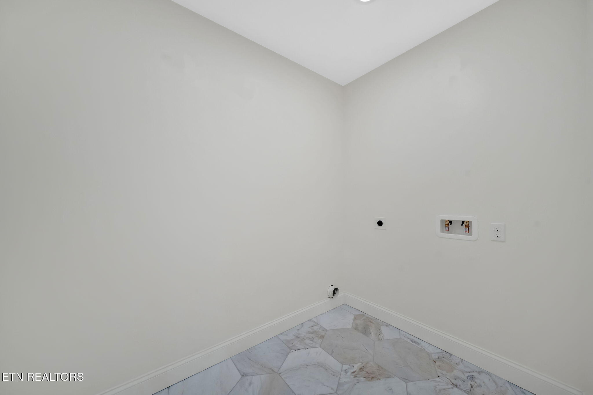 143 Middle Glen Road Maynardville, TN 37807 - Photo 36 of 47 Laundry Room