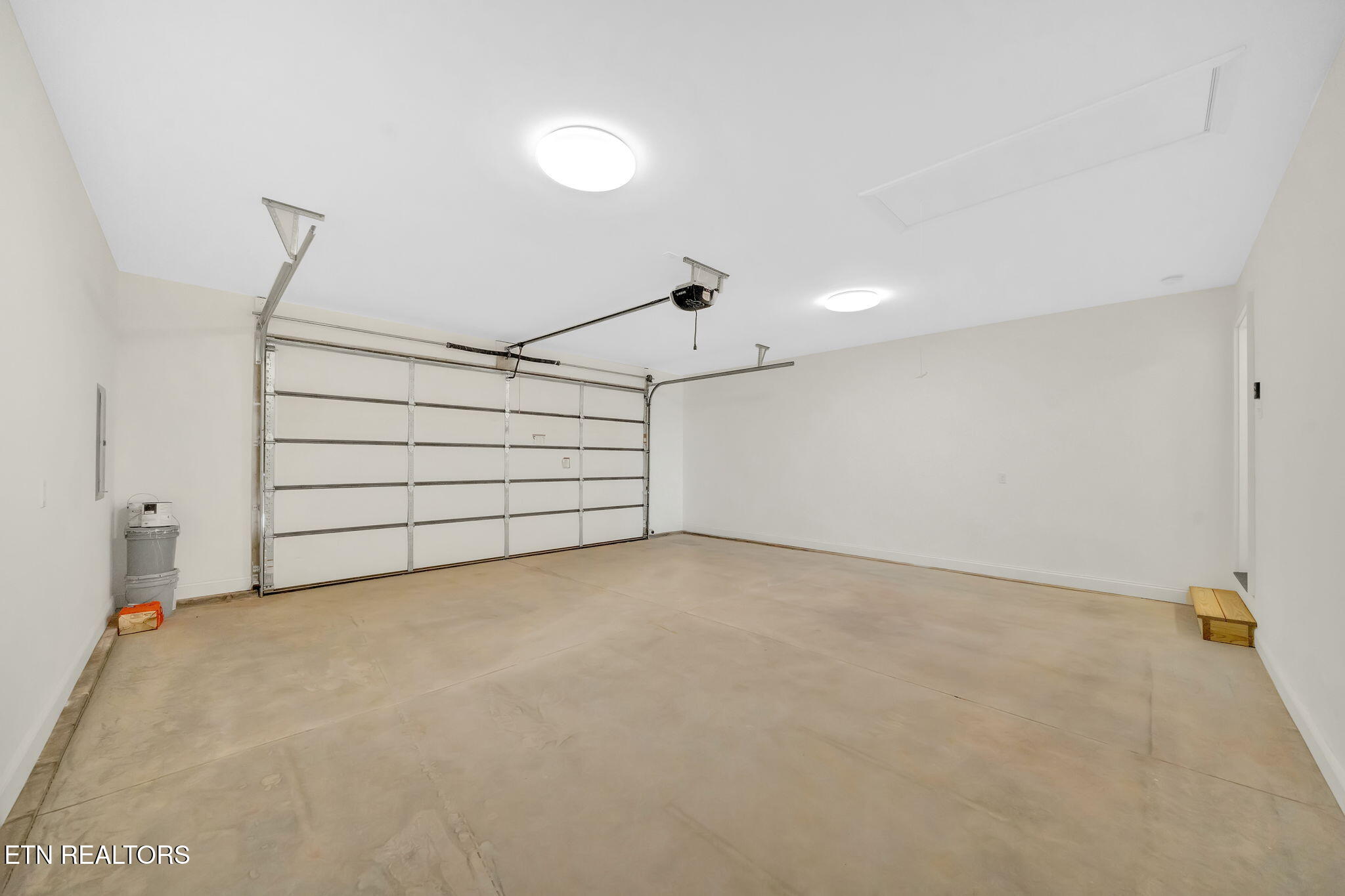 143 Middle Glen Road Maynardville, TN 37807 - Photo 37 of 47 Garage Left