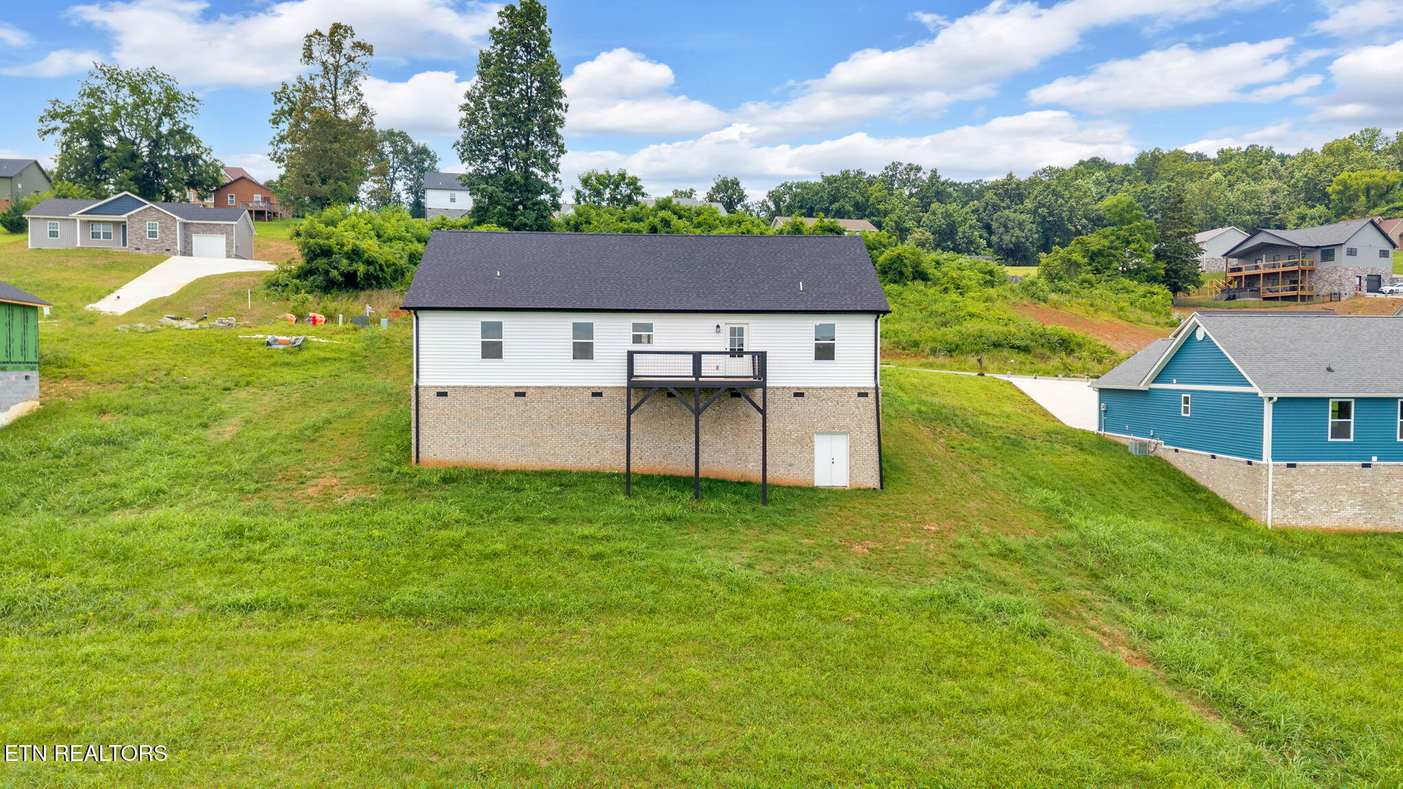 143 Middle Glen Road Maynardville, TN 37807 - Photo 39 of 47 Massive Walk-in Crawlspace
