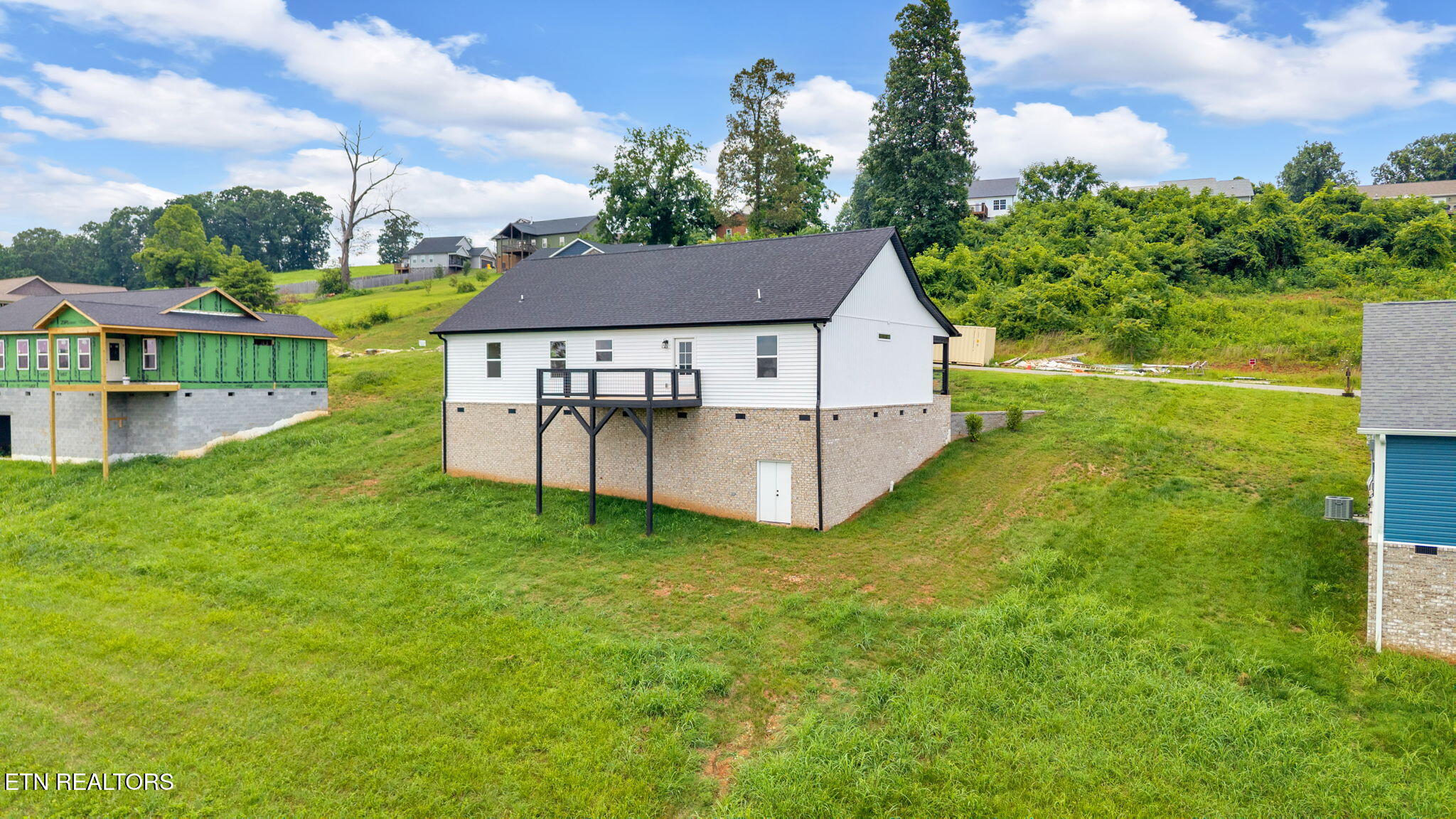 143 Middle Glen Road Maynardville, TN 37807 - Photo 41 of 47 Back Right