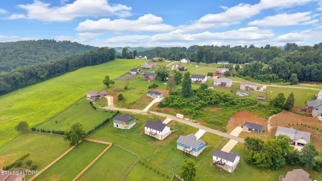 $384,900 | 143 Middle Glen Road, Maynardville, TN 37807