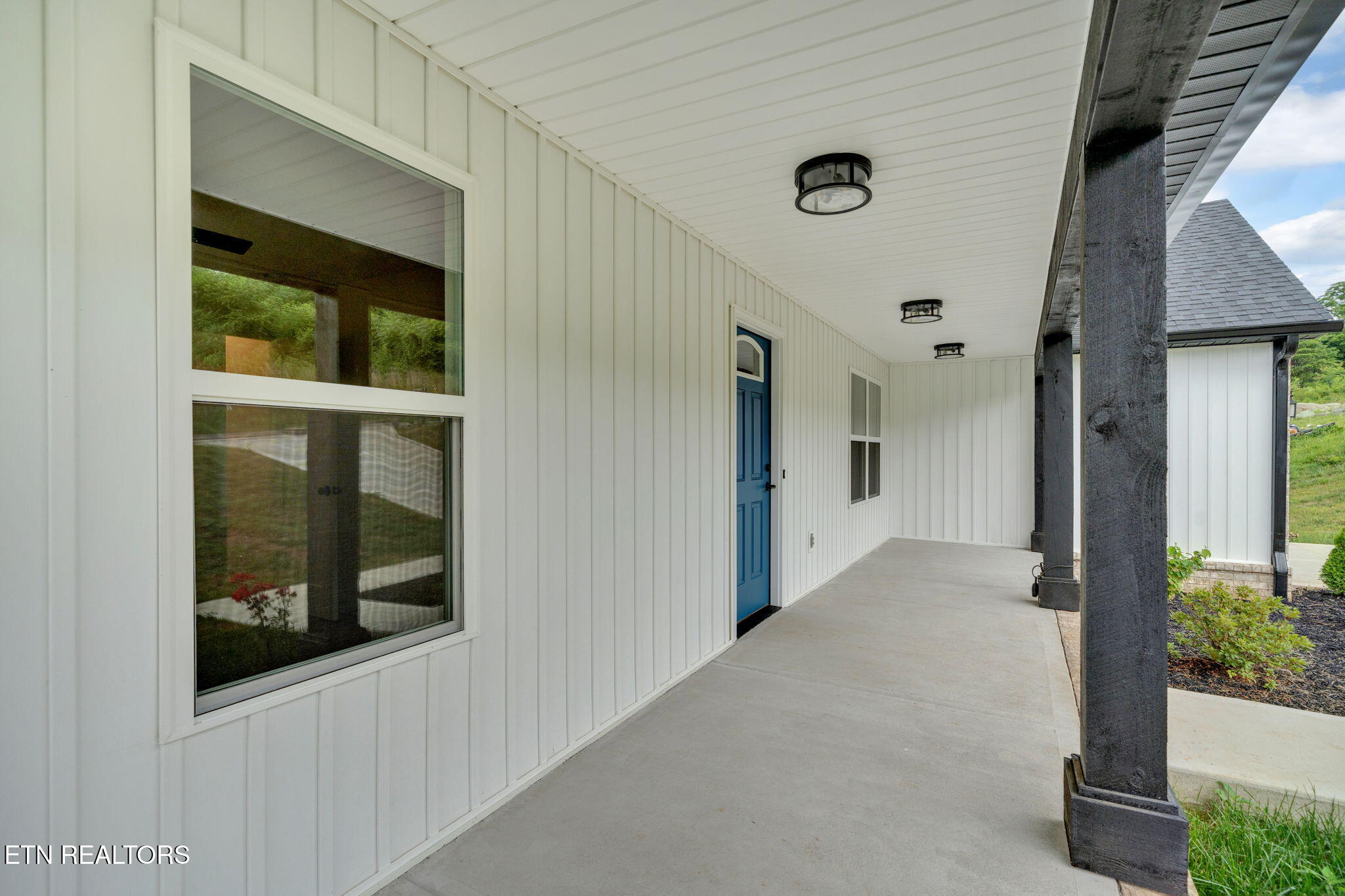 143 Middle Glen Road Maynardville, TN 37807 - Photo 5 of 47 Large Covered Porch