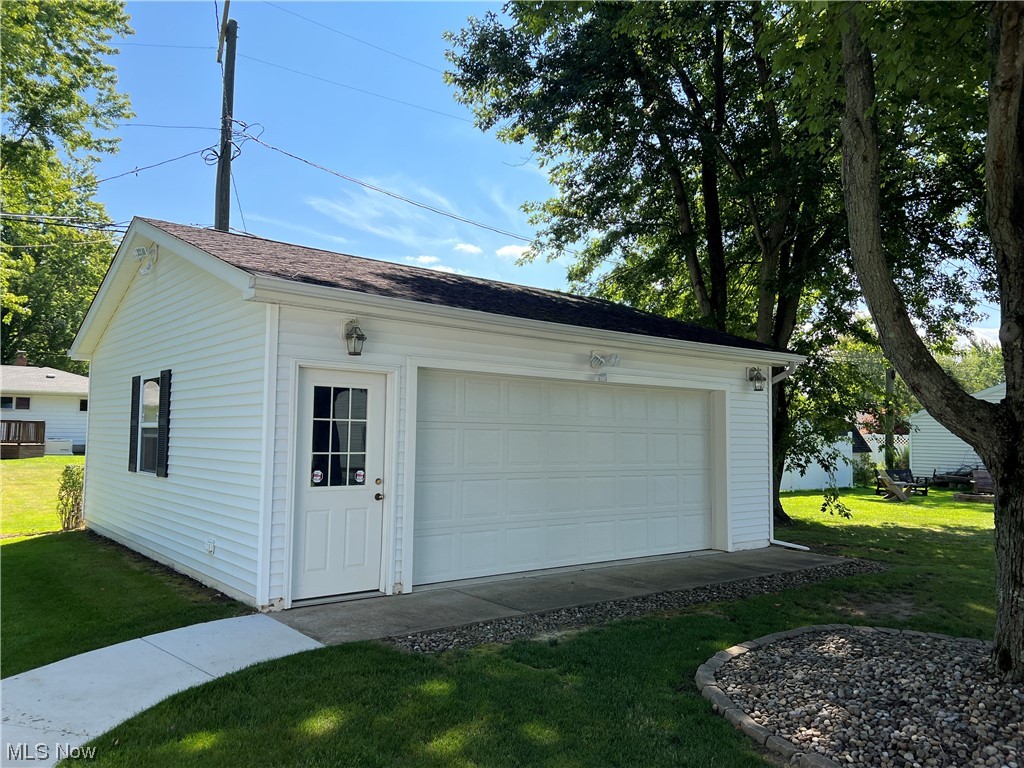 3130 Lake Road West Ashtabula, OH 44004 - Photo 35 of 35 1.5-car detached garage.