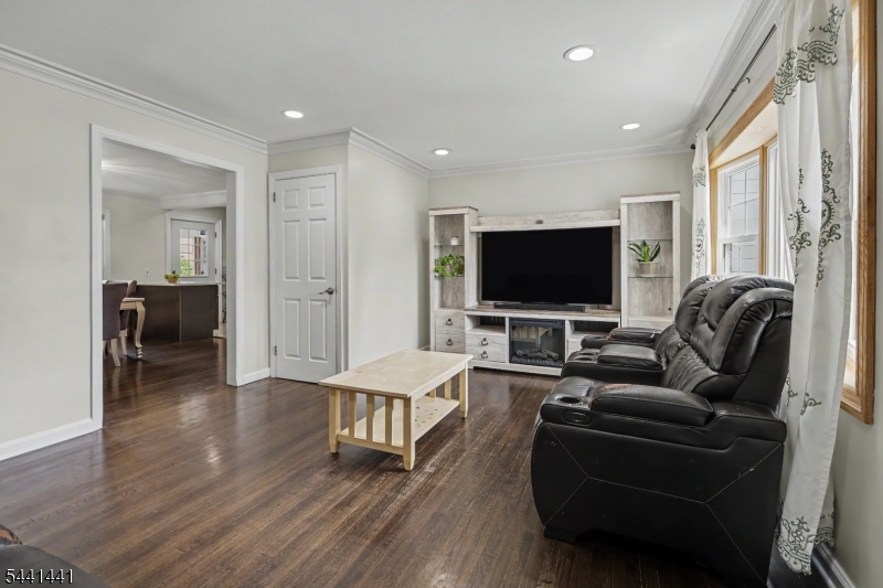 392 Ingall Street Union, NJ 07083 - Photo 6 of 48