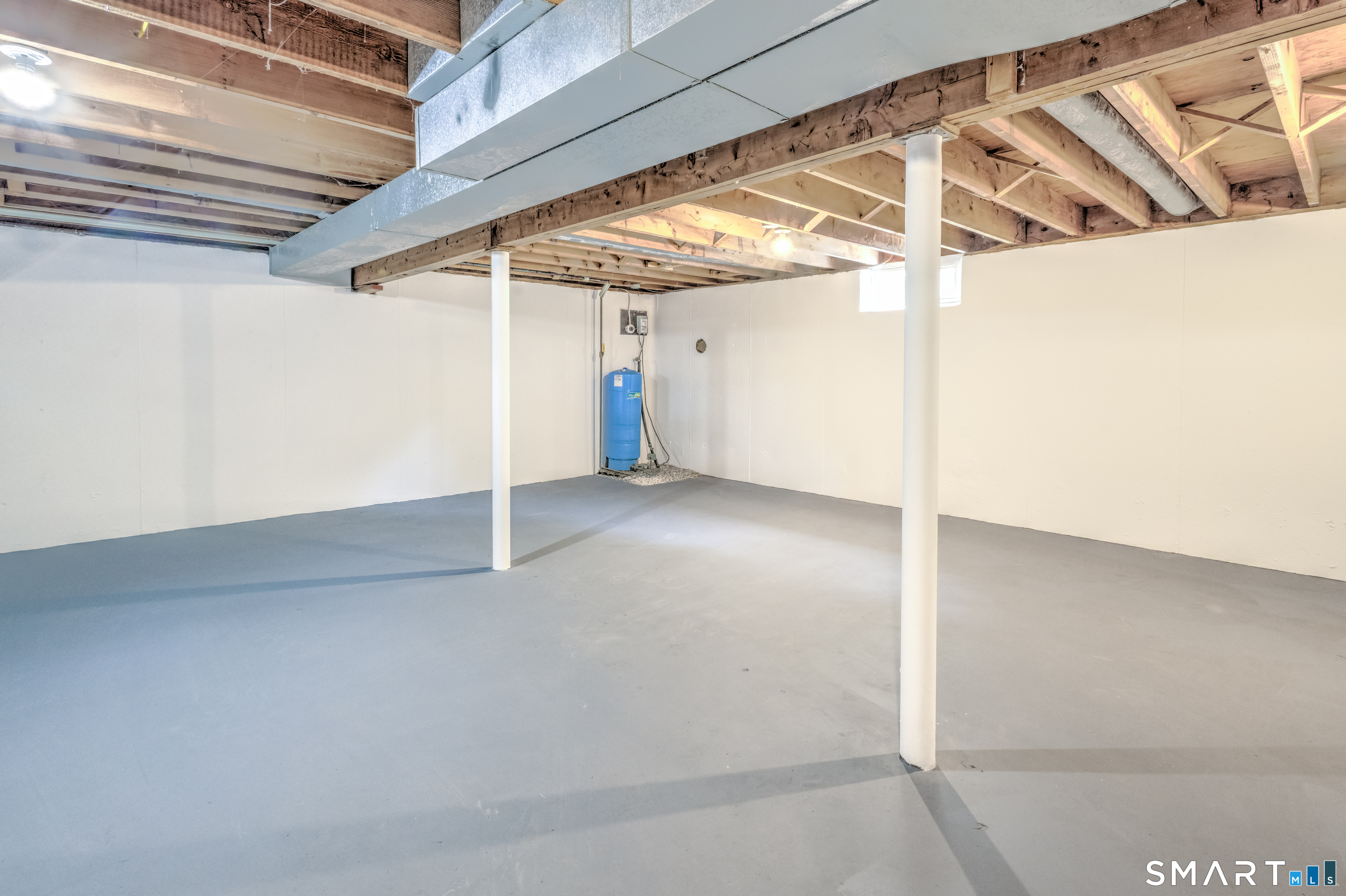 437 Middle Rd Turnpike Woodbury, CT 06798 - Photo 12 of 17 a view of an empty room