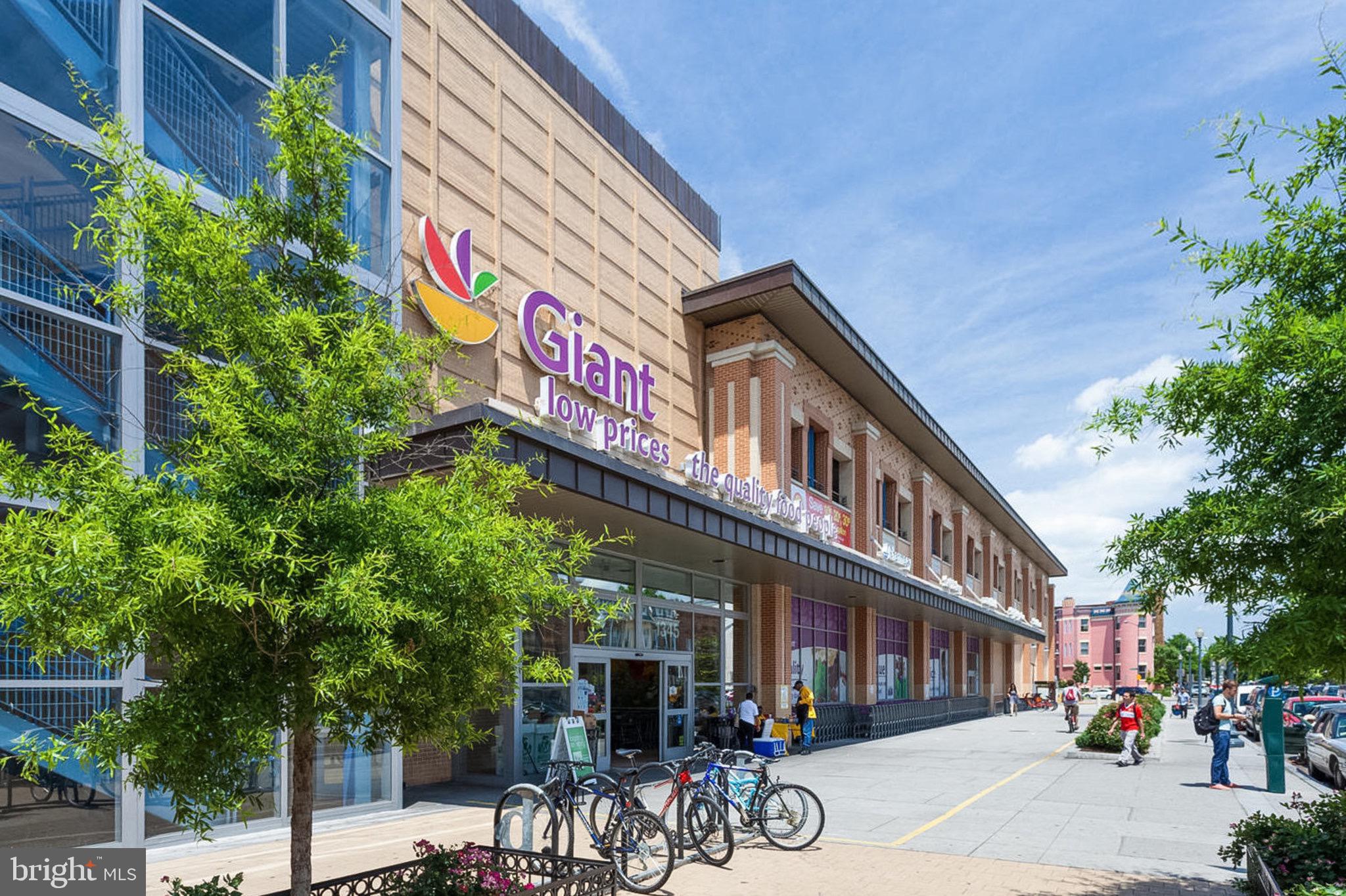 1438 Columbia Road Northwest, Unit 101 Washington, DC 20009 - Photo 37 of 39 a street sign on a street corner