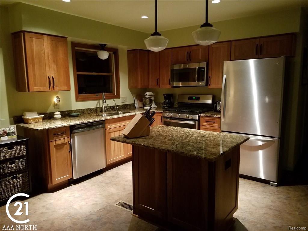 506 Yule Road Leonard, MI 48367 - Photo 4 of 29 31372664-3.JPG