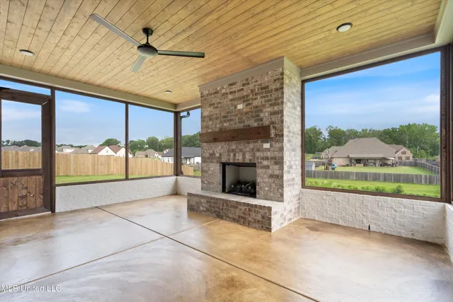 $549,900 | 4364 Brooke Drive, Nesbit, MS 38651