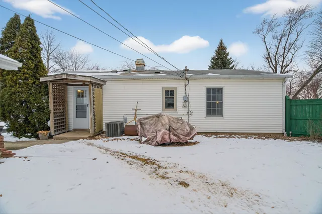 $240,000 | 2304 Cypress Lane, Joliet, IL 60435