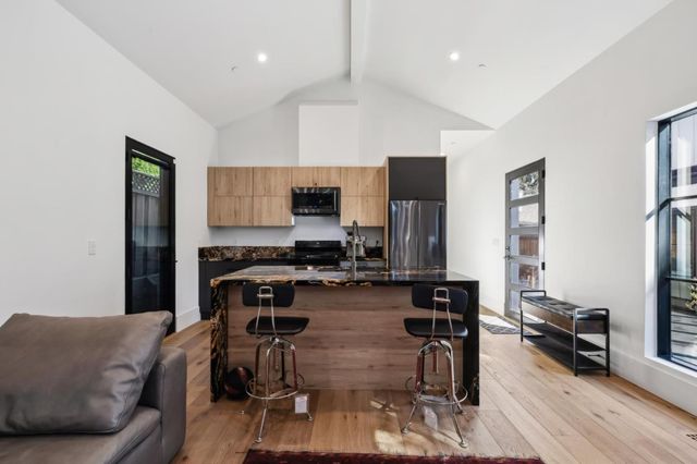 $4,998,888 | 2018 Sand Hill Road, Menlo Park, CA 94025