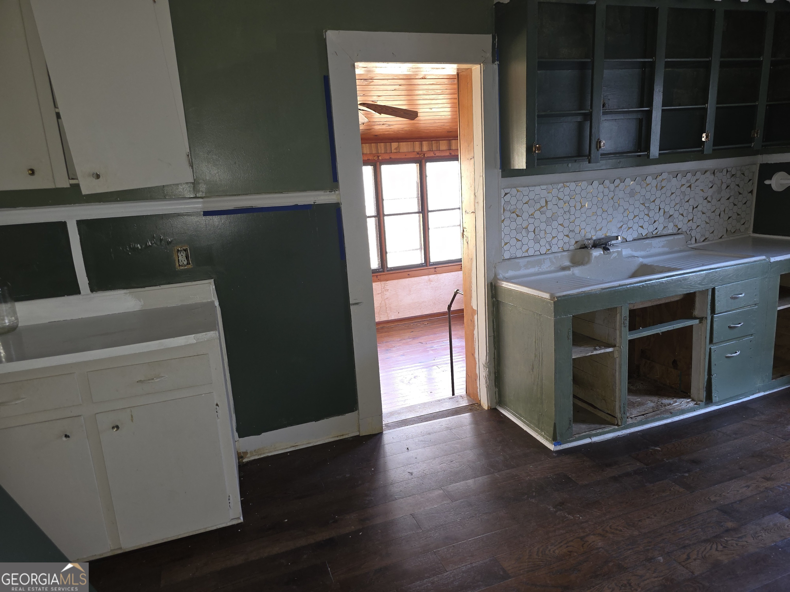 352 Harrison Road Tallapoosa, GA 30176 - Photo 9 of 12 a kitchen with a stove and a refrigerator