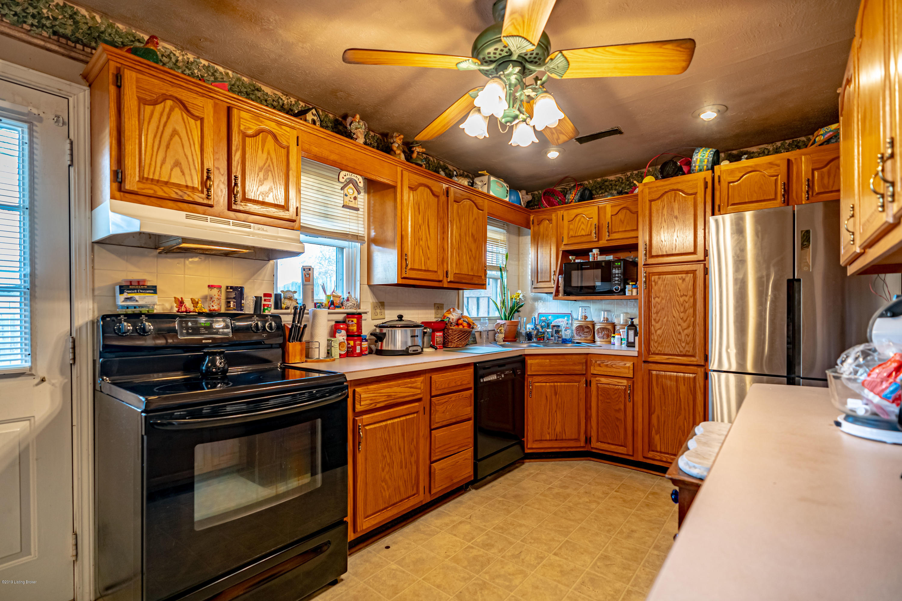 302 Mayflower Road Louisville, KY 40229 - Photo 13 of 33 DSC00045