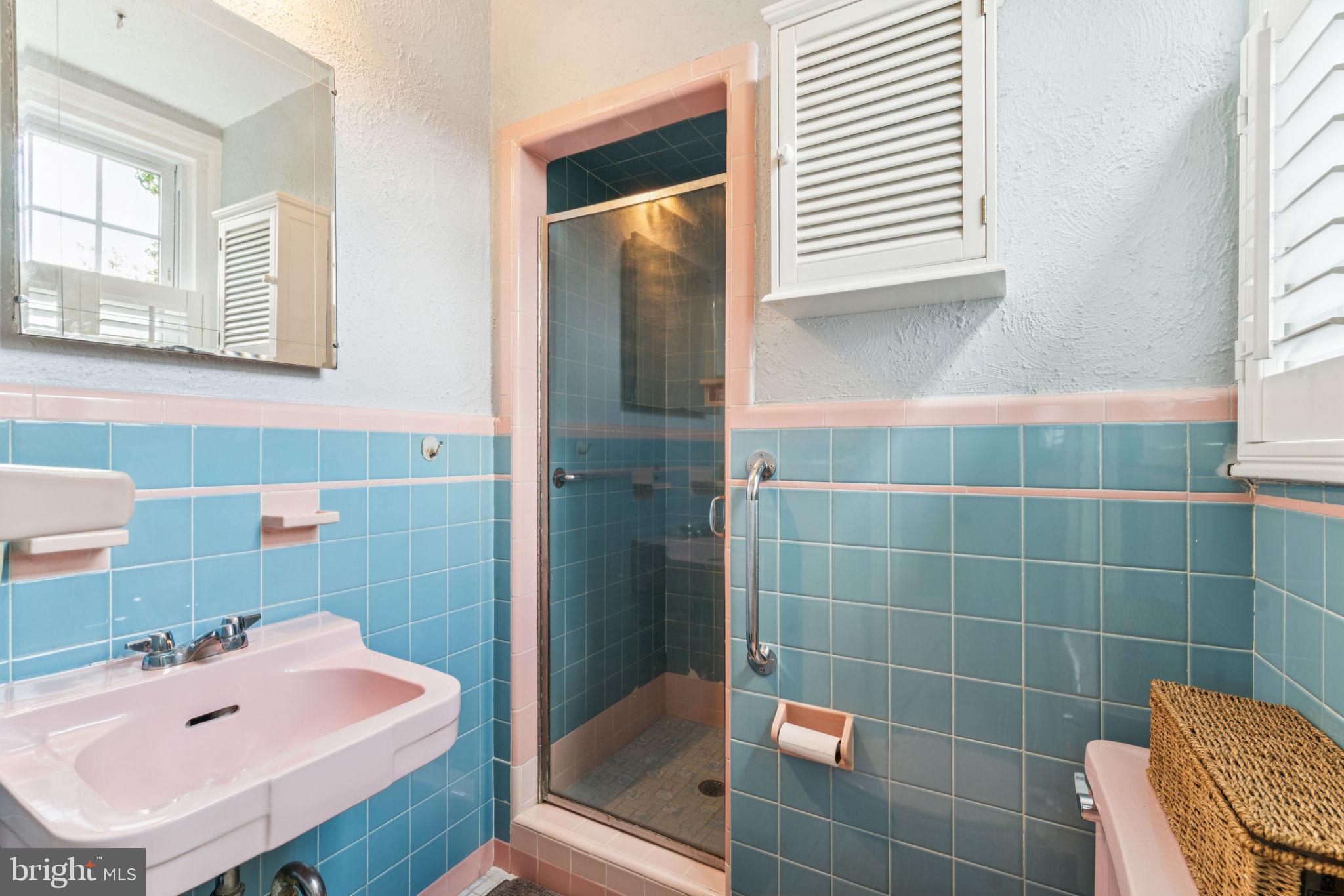 6768 Stenton Avenue Philadelphia, PA 19119 - Photo 63 of 76 a bathroom with a sink toilet and shower