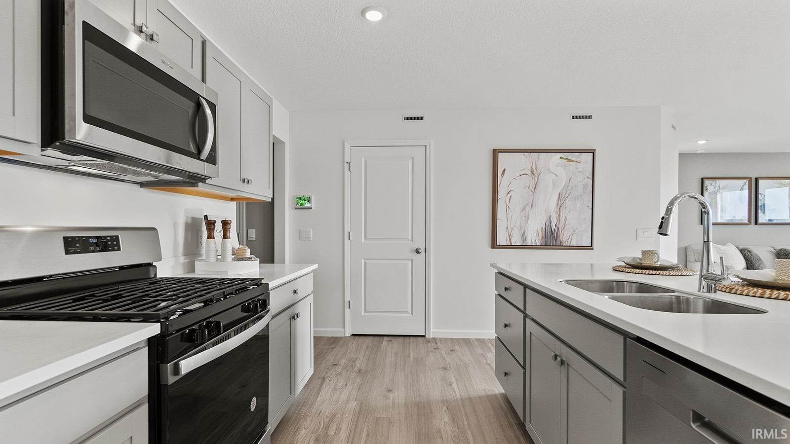 12894 Rey Cove Fort Wayne, IN 46818 - Photo 8 of 27