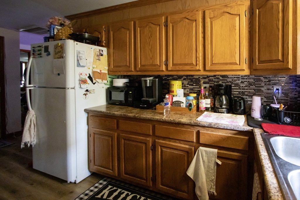 86 Pilgrim Avenue Worcester, MA 01604 - Photo 17 of 30