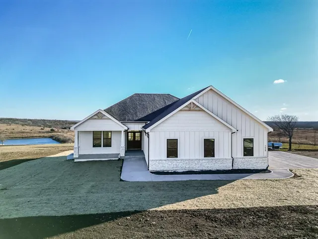 $692,100 | 1628 East 63 Road, Lecompton, KS 66050