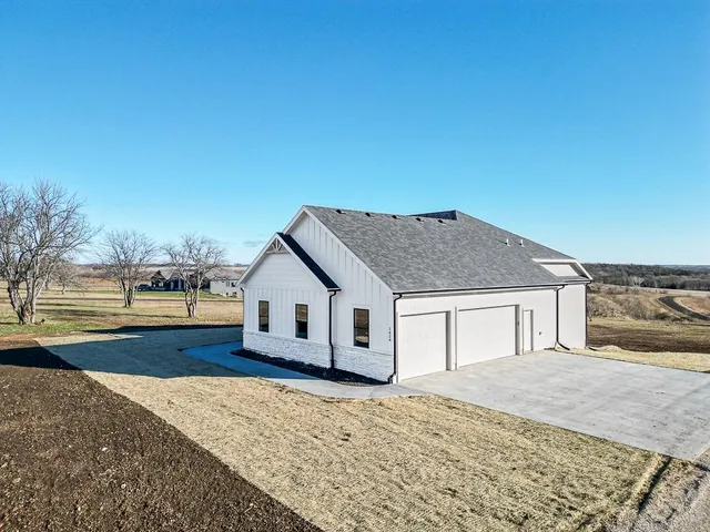 $692,100 | 1628 East 63 Road, Lecompton, KS 66050